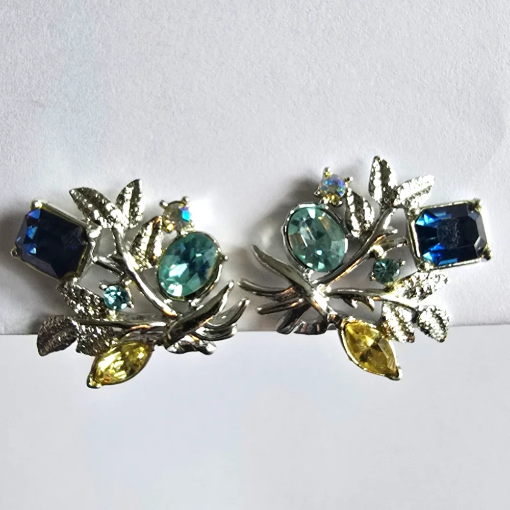 Vintage earrings floral silver tone rhinestones clip on clipon retro